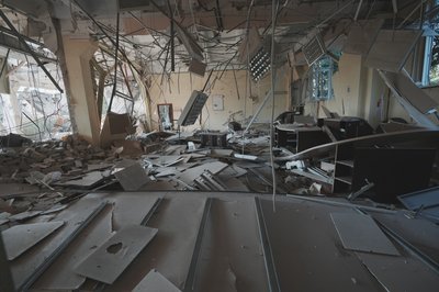 Пошкоджена через російське влучання по Харкову будівля, 7 липня 2025 року Пошкоджена через російське влучання по Харкову будівля, 7 липня 2025 року