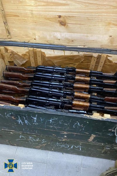 СБУ викрила один із добробатів Києва на незаконному зберіганні зброї та боєприпасів СБУ викрила один із добробатів Києва на незаконному зберіганні зброї та боєприпасів