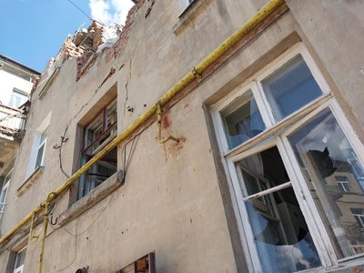 Мешканці зруйнованого "шахедом" будинку у Сумах рік чекають на розв'язання питання з житлом Мешканці зруйнованого "шахедом" будинку у Сумах рік чекають на розв'язання питання з житлом