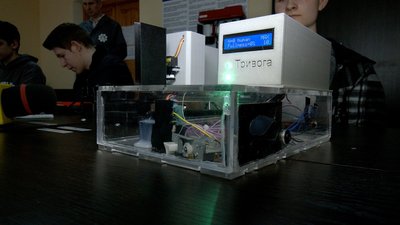Вінницькі студенти розробили пристрій для укриттів, який рахує кількість людей та очищає повітря Вінницькі студенти розробили пристрій для укриттів, який рахує кількість людей та очищає повітря