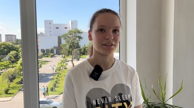 Завдяки електросамокату школярки з Рівненщини у лотереї зібрали 80 тисяч гривень для військових Завдяки електросамокату школярки з Рівненщини у лотереї зібрали 80 тисяч гривень для військових