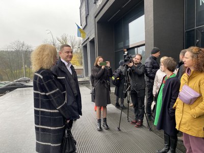 "Мінкульт знав про те, що "Довженко-Центр" має бути розділений": Олена Гончарук про реакцію міністра Ткаченка "Мінкульт знав про те, що "Довженко-Центр" має бути розділений": Олена Гончарук про реакцію міністра Ткаченка