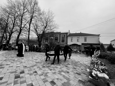 У Мукачеві попрощалися із померлим захисником Михайлом Бідзілею У Мукачеві попрощалися із померлим захисником Михайлом Бідзілею