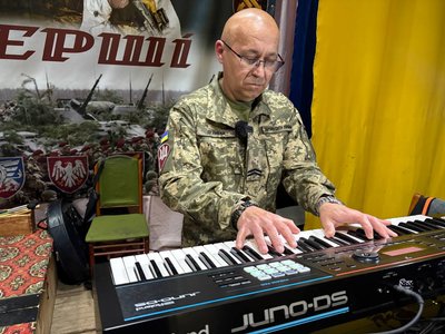 "Зустрічають невесело — проводжають добре", — Валентин Корінець, артист оркестру 199 навчального центру ДШВ "Зустрічають невесело — проводжають добре", — Валентин Корінець, артист оркестру 199 навчального центру ДШВ