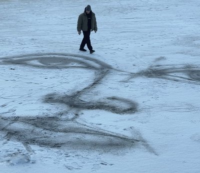 портрет, малюнок на снігу, олександр лангер, художник, стрітарт портрет, малюнок на снігу, олександр лангер, художник, стрітарт