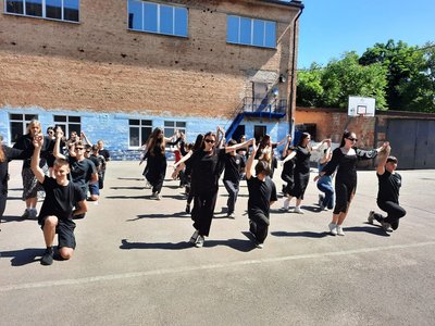 "Ти і я Україна": одинадцятикласники Кропивницького присвятили випускний вальс перемозі "Ти і я Україна": одинадцятикласники Кропивницького присвятили випускний вальс перемозі