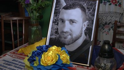 Безмен, ліжник, ковганочка, очіпки: у селі на Чернігівщині місцеві жителі зібрали колекцію речей минулого століття