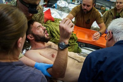 поранений військовий бригади Азов у стабпункті поблизу Торецька