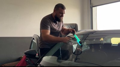 Батько шести дітей із Рівненщини їздить на фронт капеланом та працює ще на двох роботах Батько шести дітей із Рівненщини їздить на фронт капеланом та працює ще на двох роботах