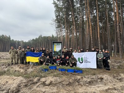 Сосни, дуби та берези: на Полтавщині висадили "Ліс пам’яті" на честь загиблих лісівників Сосни, дуби та берези: на Полтавщині висадили "Ліс пам’яті" на честь загиблих лісівників