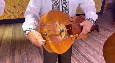 Старовинні інструменти зберігаються у Білогірському центрі культури та дозвілля, вересень 2026 року, Хмельниччина Старовинні інструменти зберігаються у Білогірському центрі культури та дозвілля, вересень 2026 року, Хмельниччина