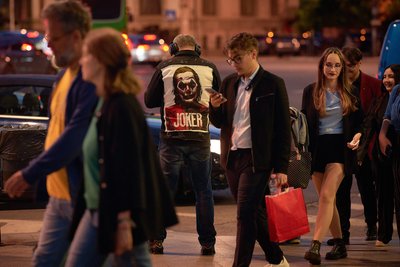 Люди переходять вулицю в Бухаресті. Румунія, 18 травня 2026 року Люди переходять вулицю в Бухаресті. Румунія, 18 травня 2026 року