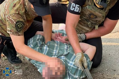 Затримали «на гарячому»: у Херсоні викрили чоловіка, якого підозрюють у співпраці з ФСБ РФ Затримали «на гарячому»: у Херсоні викрили чоловіка, якого підозрюють у співпраці з ФСБ РФ
