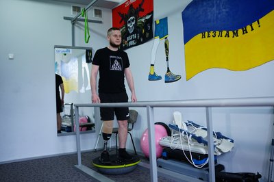 “Не можу повноцінно робити навіть базові вправи”: як військовий на Буковині після ампутації повертається до спорту “Не можу повноцінно робити навіть базові вправи”: як військовий на Буковині після ампутації повертається до спорту
