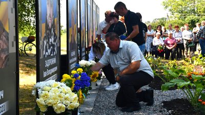 "Нагадує про ціну свободи": у громаді на Кіровоградщині відкрили Алею слави "Нагадує про ціну свободи": у громаді на Кіровоградщині відкрили Алею слави