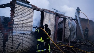 Пожежі у будинку та на території одного з підприємств стались внаслідок російської атаки 13 вересня на Хмельниччині Пожежі у будинку та на території одного з підприємств стались внаслідок російської атаки 13 вересня на Хмельниччині
