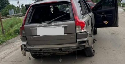 Пошкоджене авто через удар дрона по Золочеву 9 липня 2026 року Пошкоджене авто через удар дрона по Золочеву 9 липня 2026 року