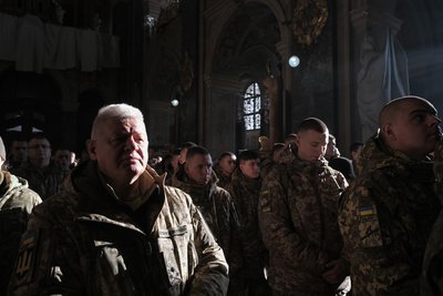 Військовослужбовці в Гарнізонному храмі у Львові в День Збройних сил України 6 грудня 2024 року Військовослужбовці в Гарнізонному храмі у Львові в День Збройних сил України 6 грудня 2024 року