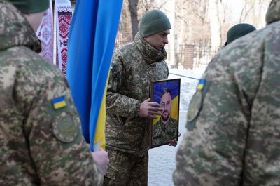 "Ніколи не бачив його зажуреним": у Черкасах попрощались із загиблим Максимом Зеленським "Ніколи не бачив його зажуреним": у Черкасах попрощались із загиблим Максимом Зеленським