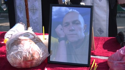 У Кропивницькому попрощалися з чотирма загиблими на війні з РФ військовими У Кропивницькому попрощалися з чотирма загиблими на війні з РФ військовими