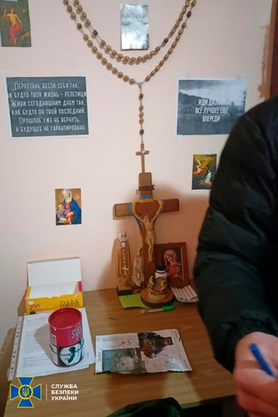 Поширювали російську пропаганду. У Києві СБУ викрила двох агітаторів Поширювали російську пропаганду. У Києві СБУ викрила двох агітаторів