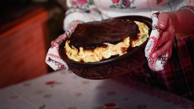 "Кулінарний спадок": як готують десерт із молозива на Рівненщині "Кулінарний спадок": як готують десерт із молозива на Рівненщині