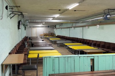 "У нас вдома 5 градусів тепла": кияни можуть зігрітися та поїсти у пунктах незламності "У нас вдома 5 градусів тепла": кияни можуть зігрітися та поїсти у пунктах незламності