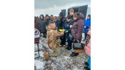 На Чернігівщині попрощалися з військовим ЗСУ Олександром Александровим На Чернігівщині попрощалися з військовим ЗСУ Олександром Александровим