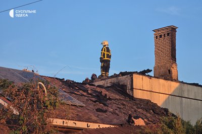 РФ атакувала Одещину: у приватному будинку повністю зруйнований дах, є поранені РФ атакувала Одещину: у приватному будинку повністю зруйнований дах, є поранені
