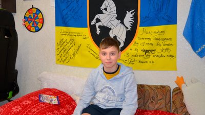 "Я притисла його до себе і сказала, що не віддам": як чернігівка взяла під опіку хлопчика-сусіда після смерті його мами "Я притисла його до себе і сказала, що не віддам": як чернігівка взяла під опіку хлопчика-сусіда після смерті його мами