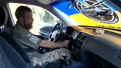Учні вінницького ліцею придбали позашляховик для військових 110 бригади