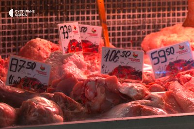 "Витрачаєш гроші, а в пакеті майже нічого нема": ціни на продукти на одеському Привозі "Витрачаєш гроші, а в пакеті майже нічого нема": ціни на продукти на одеському Привозі