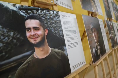 Про "Обличчя спротиву" у Краматорську, мініскульптуру Леонтовича в Ужгороді та нове видання "Гід на схід": добірка Про "Обличчя спротиву" у Краматорську, мініскульптуру Леонтовича в Ужгороді та нове видання "Гід на схід": добірка