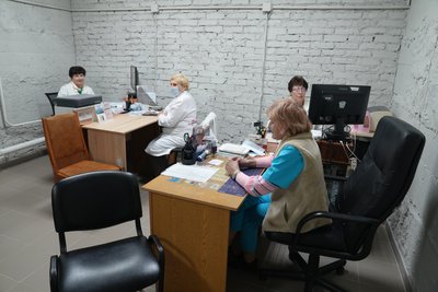 Попри пошкодження усіх будівель та втрати: як медики лікарні у Дніпровському районі Херсона рятують пацієнтів Попри пошкодження усіх будівель та втрати: як медики лікарні у Дніпровському районі Херсона рятують пацієнтів