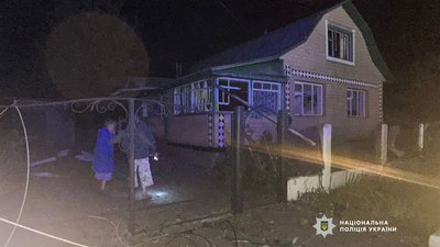Російська армія атакувала Чернігівщину безпілотниками, пошкоджені будинки та господарські споруди Російська армія атакувала Чернігівщину безпілотниками, пошкоджені будинки та господарські споруди
