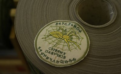 "Батальйон світлих павучків Криничанщини". На Дніпропетровщині працює волонтерська група, яка плете сітки для ЗСУ "Батальйон світлих павучків Криничанщини". На Дніпропетровщині працює волонтерська група, яка плете сітки для ЗСУ