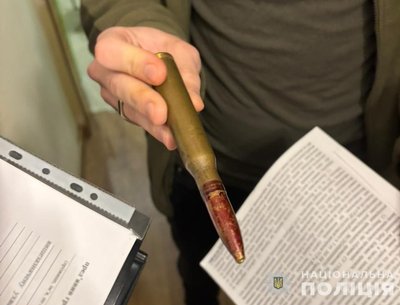 На Житомирщині поліцейські вилучили зброю, боєприпаси та наркотики під час обшуків На Житомирщині поліцейські вилучили зброю, боєприпаси та наркотики під час обшуків