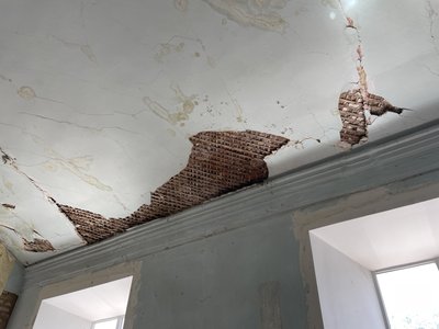 У Полтаві ремонтують дах на Свято-Миколаївському храмі: у чому порушення