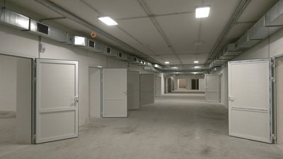 Облаштовують вентиляційні камери й автономну систему освітлення: у Вінниці триває будівництво протирадіаційних укриттів Облаштовують вентиляційні камери й автономну систему освітлення: у Вінниці триває будівництво протирадіаційних укриттів