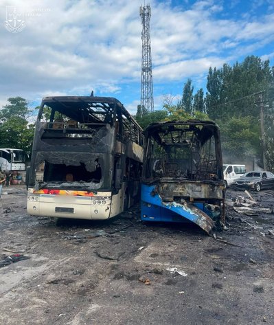 РФ атакувала автопарк і санаторій в Одесі: серед чотирьох травмованих — дитина РФ атакувала автопарк і санаторій в Одесі: серед чотирьох травмованих — дитина