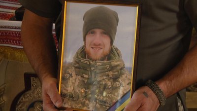 У Хмельницькому прощалися із загиблими героями Іваном Карпалюком та Костянтином Кобеляцьким