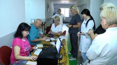 День донора в Житомирській лікарні: медики здали кров для потреб ЗСУ День донора в Житомирській лікарні: медики здали кров для потреб ЗСУ
