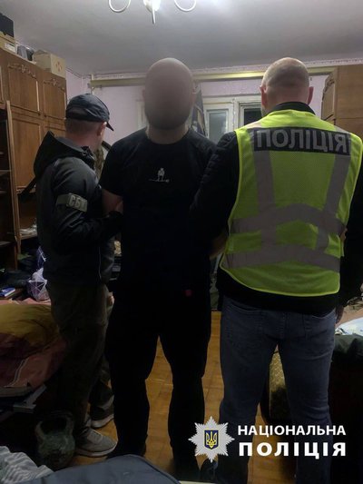 Друкували "консульські посвідчення" за гроші: на Київщині викрили схему переправлення ухилянтів за кордон Друкували "консульські посвідчення" за гроші: на Київщині викрили схему переправлення ухилянтів за кордон
