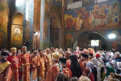 Священники Луганської єпархії ПЦУ проводитимуть служби в Кирилівській церкві у Києві Священники Луганської єпархії ПЦУ проводитимуть служби в Кирилівській церкві у Києві