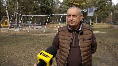 Атракціон "Лебеді" у Житомирі відремонтували: що розповіла житомирянка, яка застрягла з сином на висоті 8 метрів Атракціон "Лебеді" у Житомирі відремонтували: що розповіла житомирянка, яка застрягла з сином на висоті 8 метрів