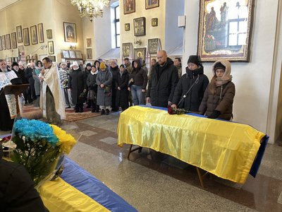 У Полтаві прощаються із військовими Сергієм Профатилом та Олексієм Пупченком У Полтаві прощаються із військовими Сергієм Профатилом та Олексієм Пупченком