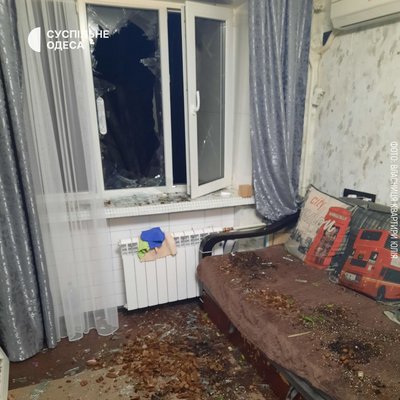 Вибиті шибки та пошкоджені будинки: фото наслідків від російських БпЛА по Одесі Вибиті шибки та пошкоджені будинки: фото наслідків від російських БпЛА по Одесі