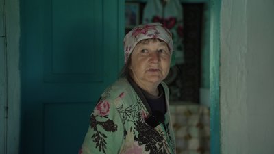 "Отак підлатуємо, сиплеться все": історія подружжя, яке живе в 200-літньому будинку у селі на Рівненщині