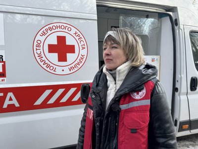 "Аптека на колесах": як жителі сіл правобережної Херсонщини отримують потрібні ліки "Аптека на колесах": як жителі сіл правобережної Херсонщини отримують потрібні ліки