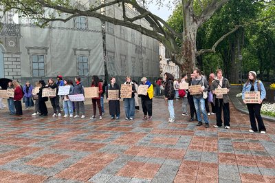 На Біржовій площі в Одесі протестують проти проєкту Цивільного кодексу На Біржовій площі в Одесі протестують проти проєкту Цивільного кодексу